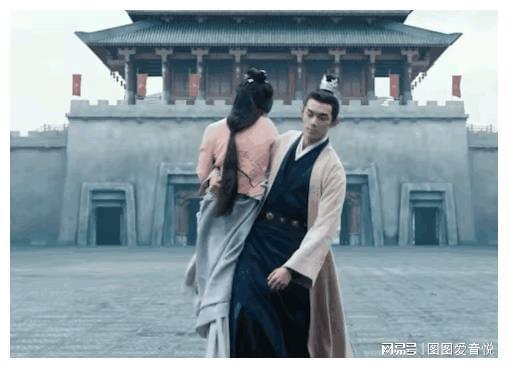 剧组健身女明星_明星健身房_娱乐圈健身女星