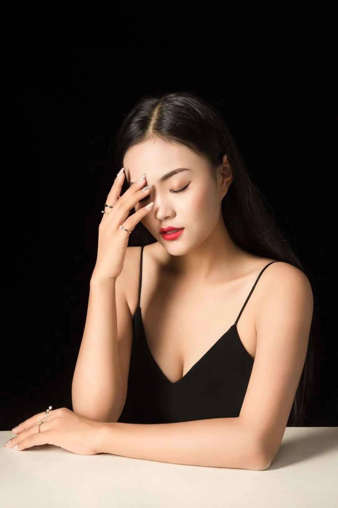 剧组健身女明星_娱乐圈健身女星_剧组健身明星女的是谁