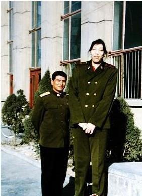 中国女巨人身高2米08，一生未嫁，去世时披国家队服