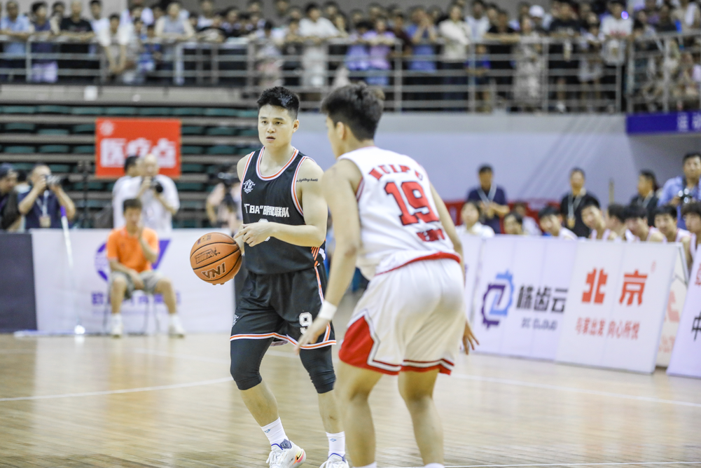 株洲八中篮球队到底有多牛_株洲八中篮球全国联赛冠军_株洲8中篮球队