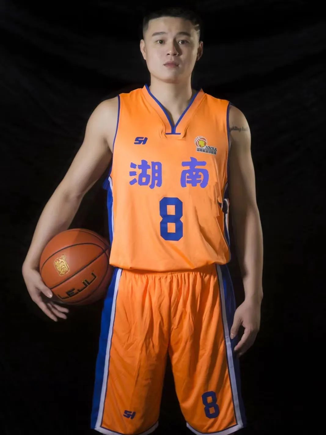 株洲8中篮球队_株洲八中篮球全国联赛冠军_株洲八中篮球队到底有多牛