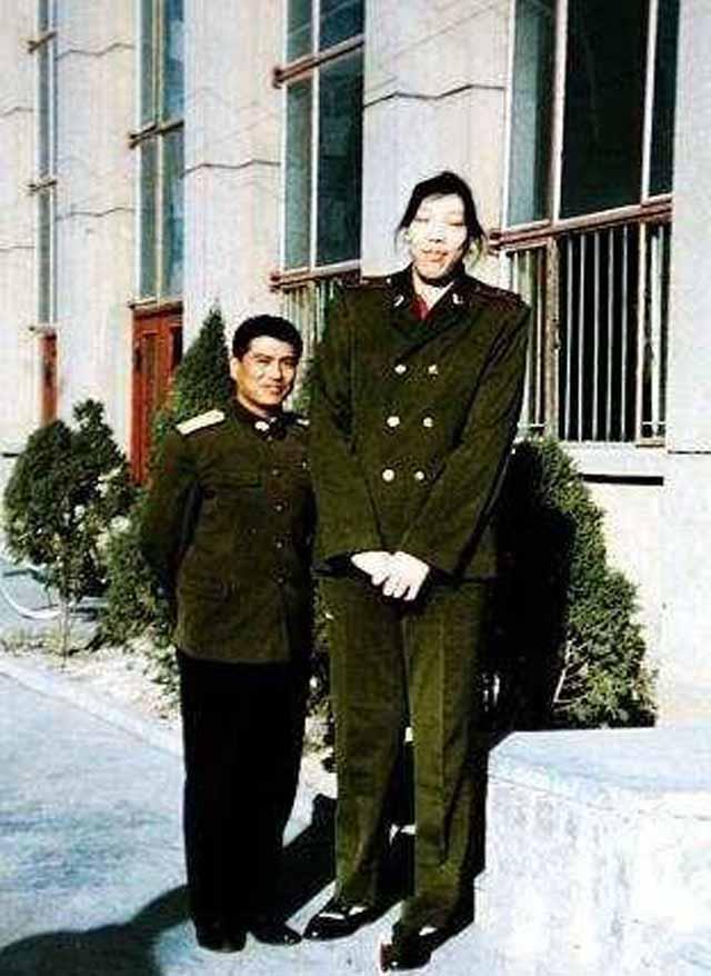 篮球冠军衣服_篮球队冠名_中国篮球队冠军时的队服