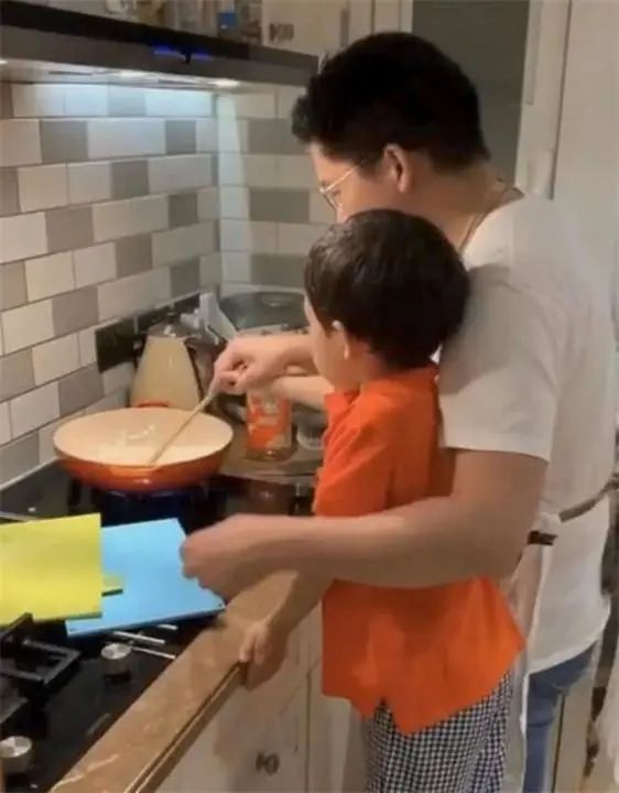 客厅日常照片家庭图_客厅室内照片_家庭日常客厅照片