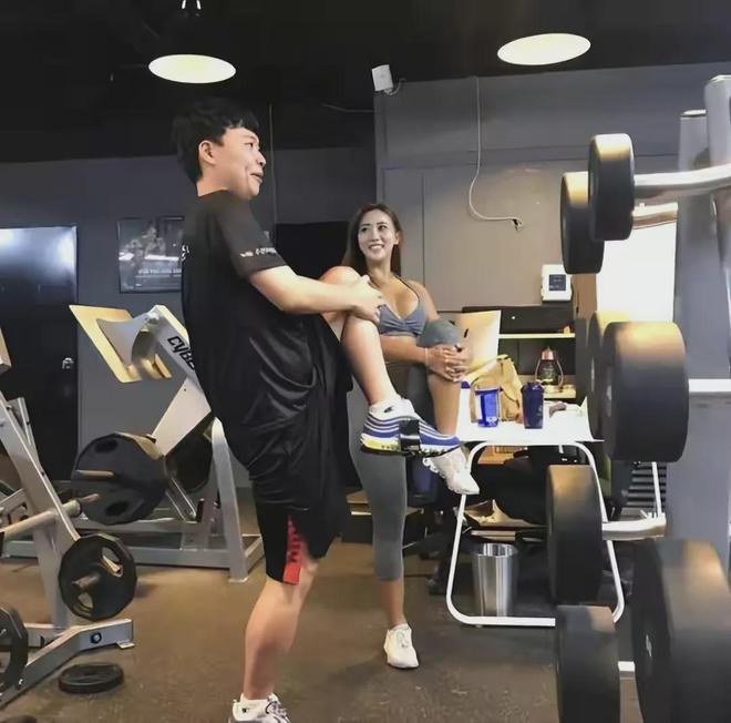 健身房女私教男私教_健身房的私教房_健身房男女私教哪个更专业