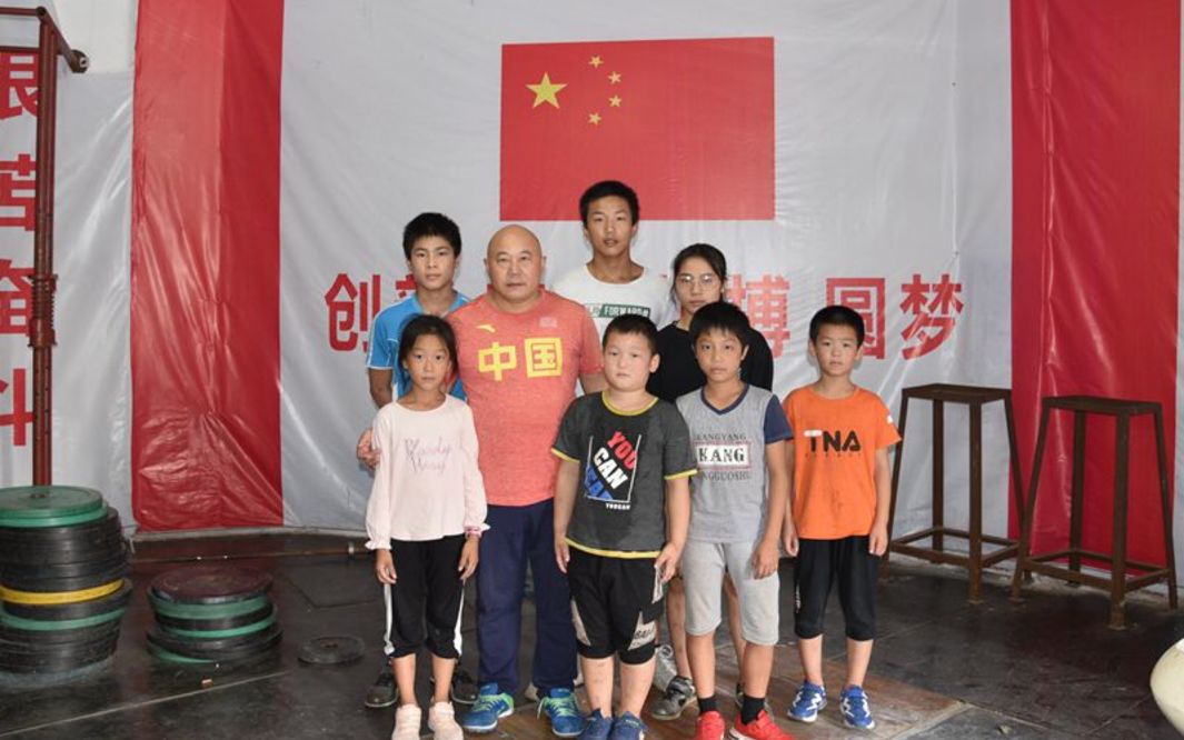 举重错失冠军_错失举重冠军的句子_举重比赛失误