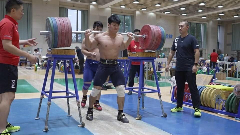 我的爸爸是举重冠军_举重冠军家境贫寒_举重冠军爸爸是谁
