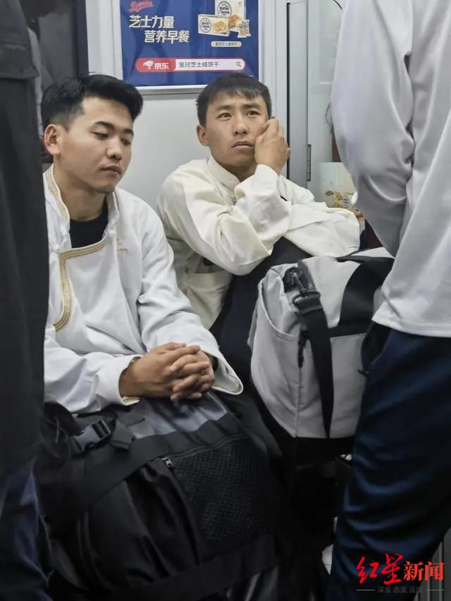 足球冠军进入野球场_野球场经验_野球场有进攻犯规吗